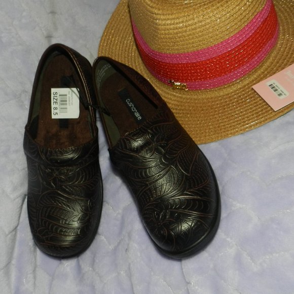 CUSHIONAIRE Clair Vegan Tooled Leather Comfort Clogs Women Brown 🆕📦🏃 💨⚡🚚 - Picture 9 of 15